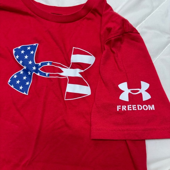 Under Armour Red Crew Neck T-Shirt Loose YLG Freedom logo on side/ blue & white - Picture 2 of 4